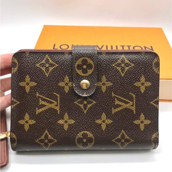 🤩🎈Authentic Louis Vuitton wallet🎈🤩 - Picture 4 of 16